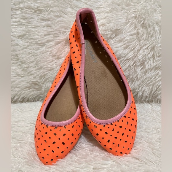 Old Navy Big Girls Finding Neon Orange Cut Out Slip On Ballet Flats Sz 1 - Picture 6 of 6